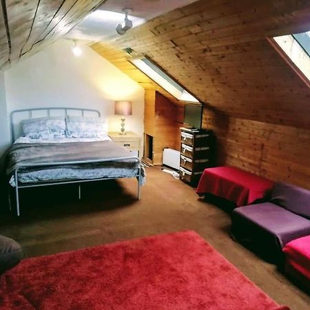 Cozy Loft In Bushey, 20 Mins By Train To Euston London Apartman Kültér fotó