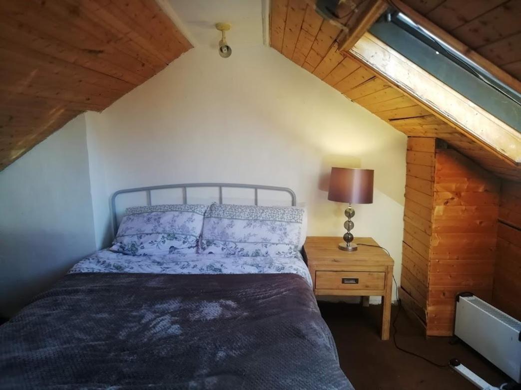 Cozy Loft In Bushey, 20 Mins By Train To Euston London Apartman Kültér fotó