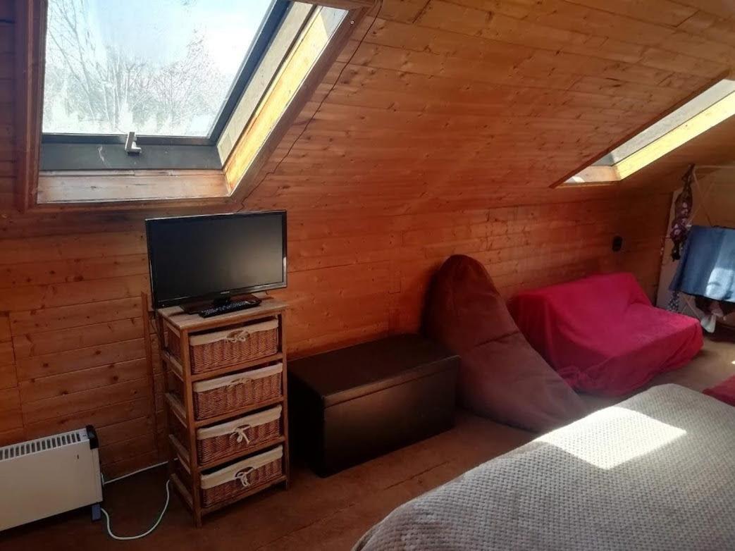 Cozy Loft In Bushey, 20 Mins By Train To Euston London Apartman Kültér fotó