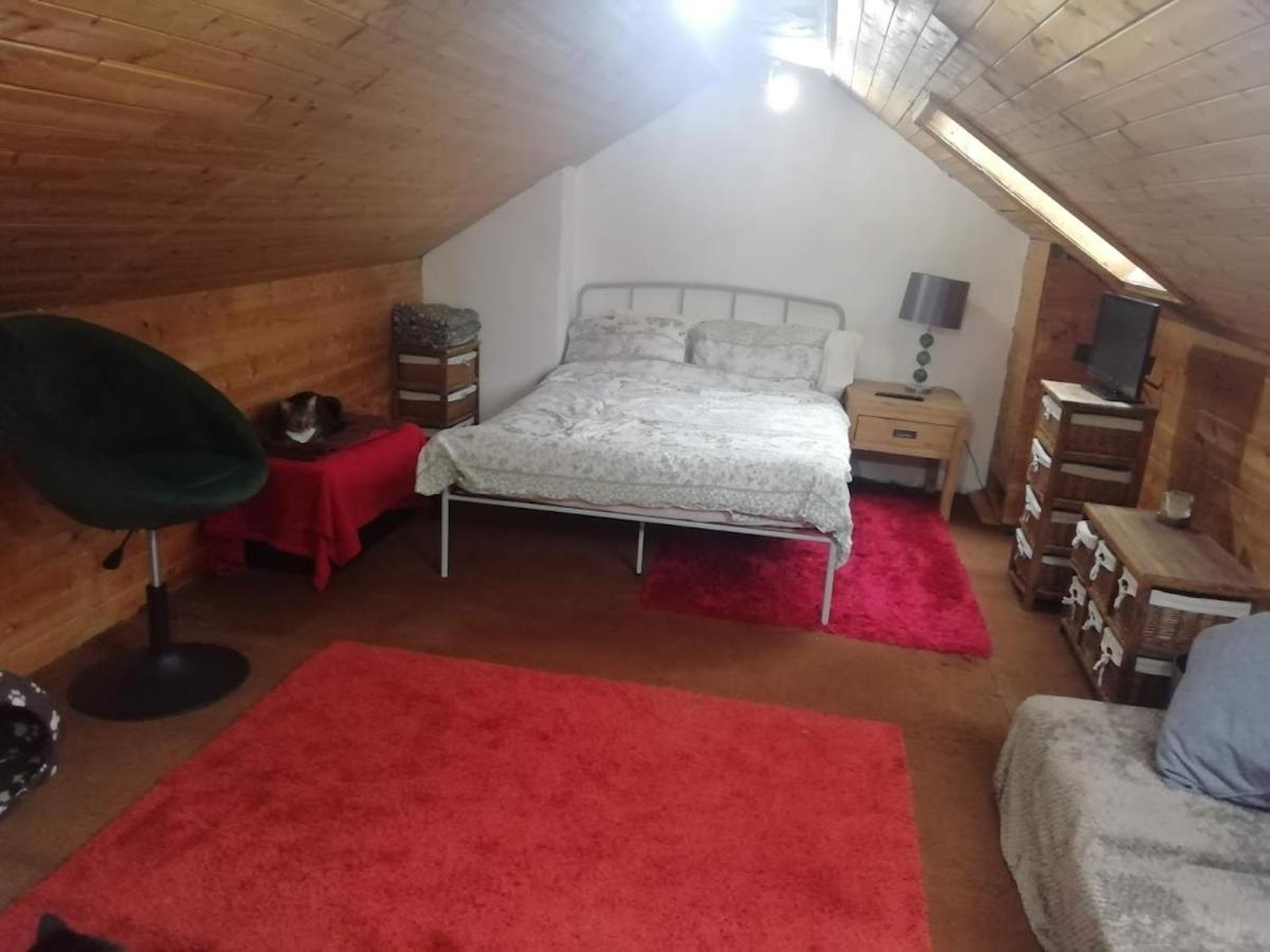 Cozy Loft In Bushey, 20 Mins By Train To Euston London Apartman Kültér fotó